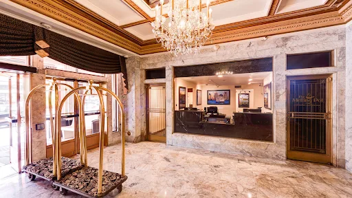 Gaslamp Plaza Suites