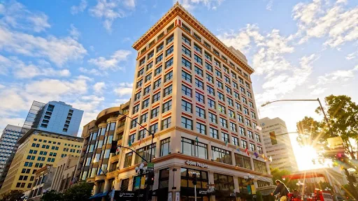 Gaslamp Plaza Suites