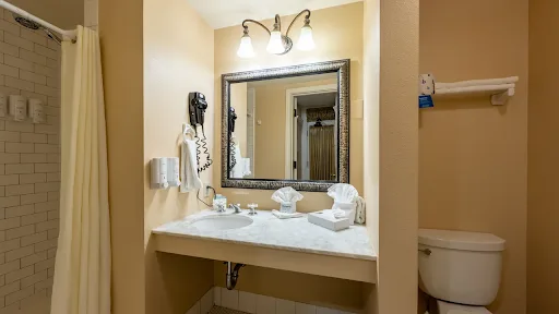 Gaslamp Plaza Suites