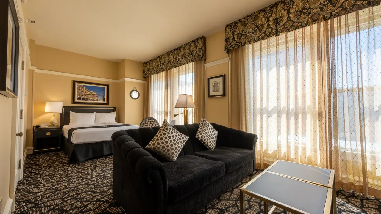 Gaslamp Plaza Suites