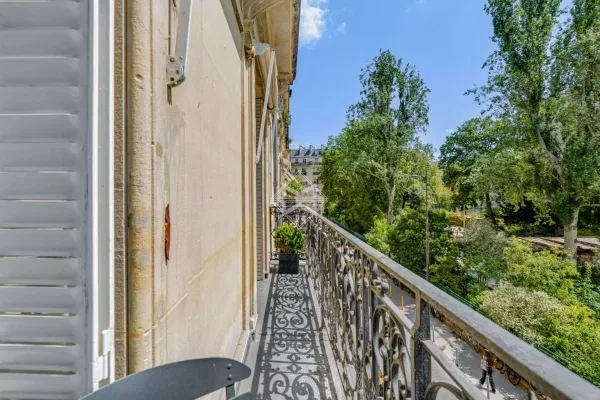 Historic Pied-à-Terre Paris